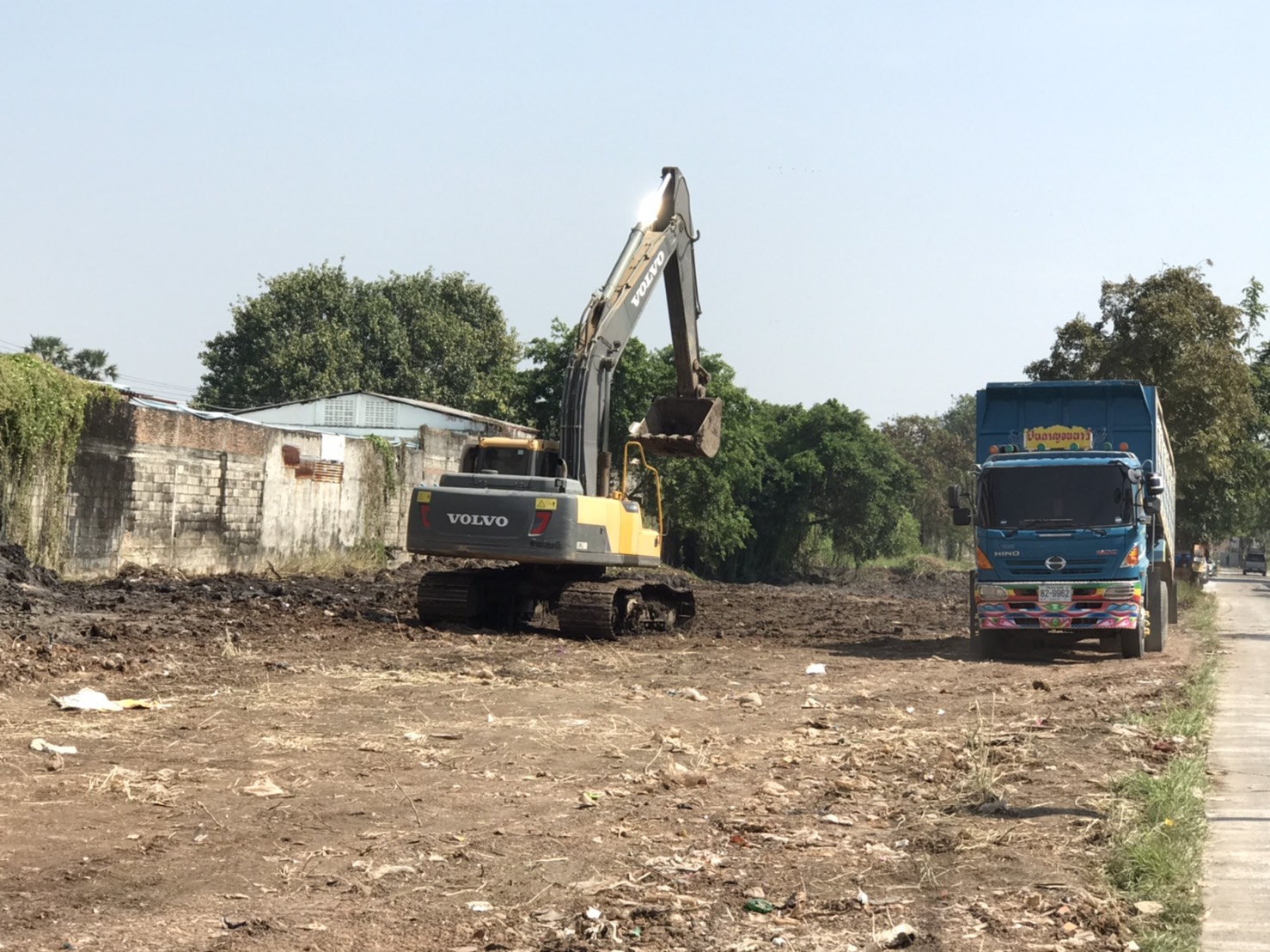 รับเหมาถมดิน ถมทราย ทำถนนปูน ถนนลูกรัง